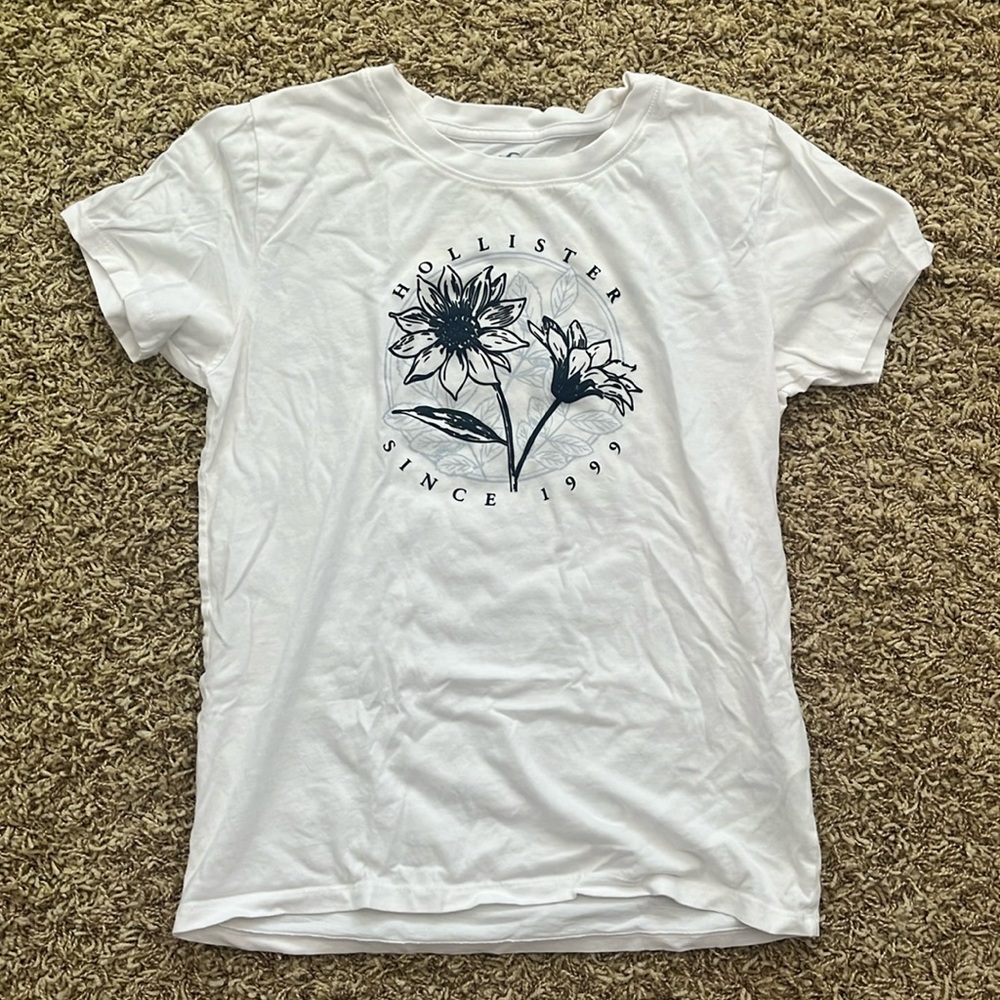 Hollister Graphic Tee